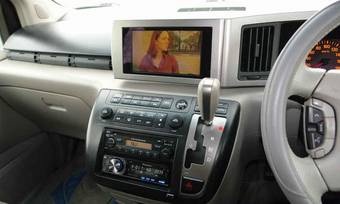 2002 Nissan Elgrand Photos