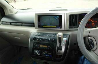 2002 Nissan Elgrand Pictures