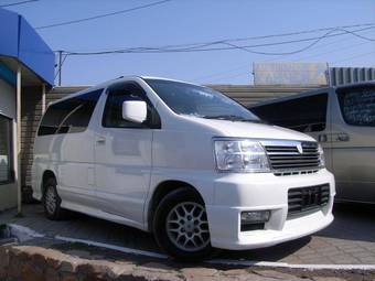 2002 Nissan Elgrand Photos