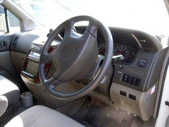 2002 Nissan Elgrand Pictures