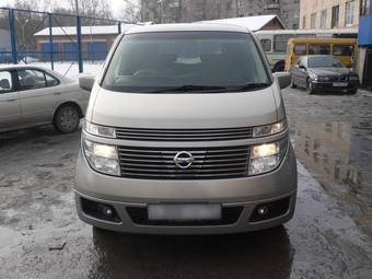 2002 Nissan Elgrand Photos