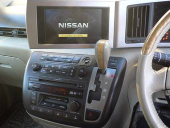 2002 Nissan Elgrand Photos