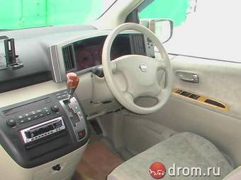 2002 Nissan Elgrand Pictures