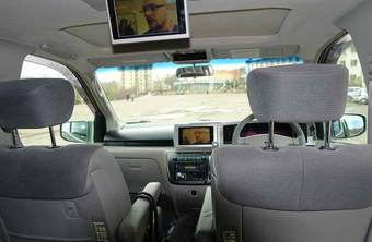 2002 Nissan Elgrand Pictures