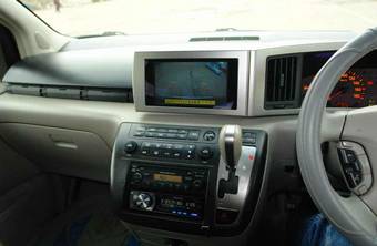 2002 Nissan Elgrand Photos