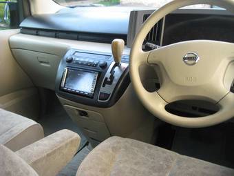 2002 Nissan Elgrand Pictures