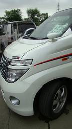 2002 Nissan Elgrand Images