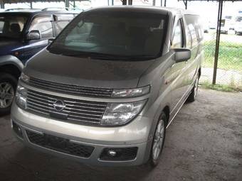 2002 Nissan Elgrand Photos