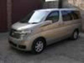 2002 Nissan Elgrand Pictures