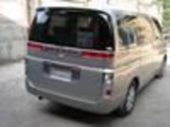 2002 Nissan Elgrand Photos