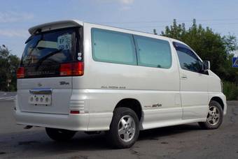 2002 Nissan Elgrand Photos