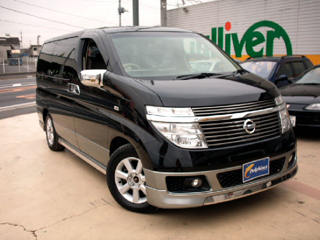 2003 Nissan Elgrand Photos