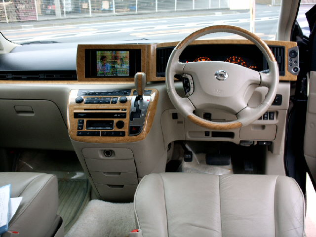 2003 Nissan Elgrand Photos