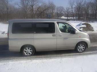 2003 Nissan Elgrand Photos