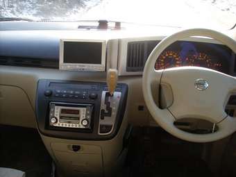 2003 Nissan Elgrand Photos