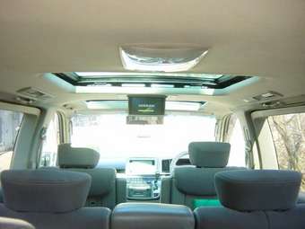 2003 Nissan Elgrand Images