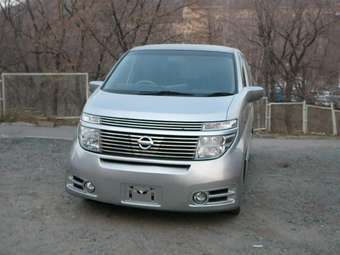 2003 Nissan Elgrand Photos