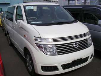 2003 Nissan Elgrand Pictures