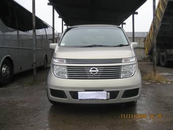 2003 Nissan Elgrand Photos