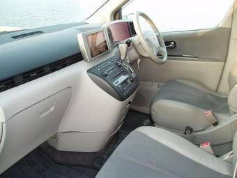 2003 Nissan Elgrand Pictures