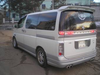 2003 Nissan Elgrand Photos