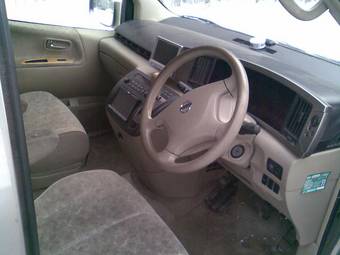 2003 Nissan Elgrand Images