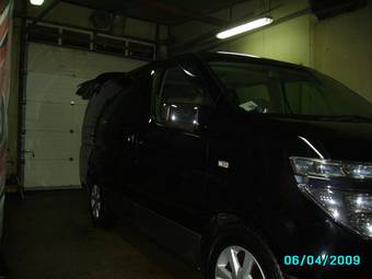2003 Nissan Elgrand Photos