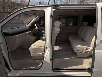 2003 Nissan Elgrand Pictures