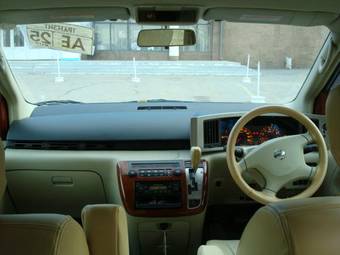 2003 Nissan Elgrand Photos