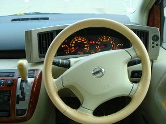 2003 Nissan Elgrand Photos