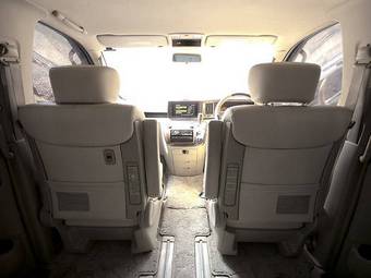 2003 Nissan Elgrand Photos