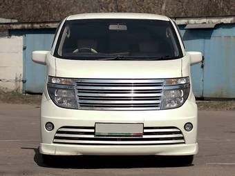 2003 Nissan Elgrand Photos