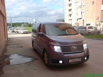 2003 Nissan Elgrand Photos