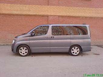 2003 Nissan Elgrand Photos
