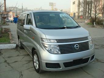 2003 Nissan Elgrand Photos