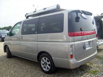 2003 Nissan Elgrand Photos