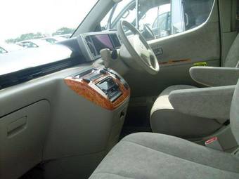 2003 Nissan Elgrand Photos