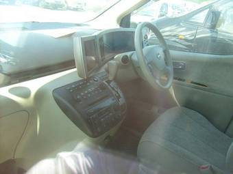 2003 Nissan Elgrand Photos