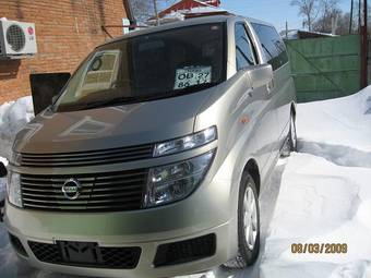 2003 Nissan Elgrand Photos