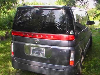 2003 Nissan Elgrand Photos