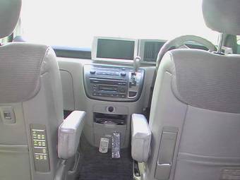 2003 Nissan Elgrand Photos