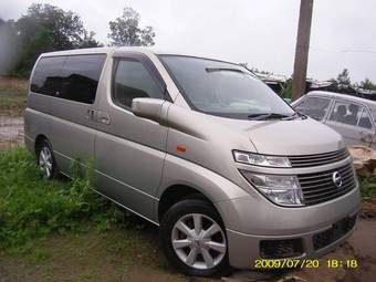 2003 Nissan Elgrand Photos