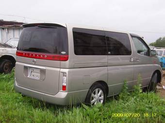 2003 Nissan Elgrand Photos