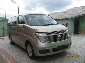 2003 Nissan Elgrand Photos