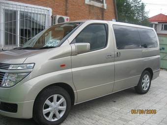 2003 Nissan Elgrand Photos