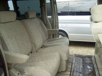 2003 Nissan Elgrand Photos