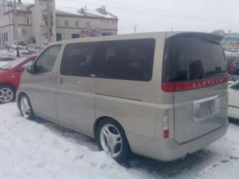2004 Nissan Elgrand Photos