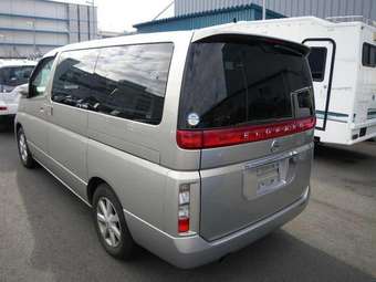 2004 Nissan Elgrand Images