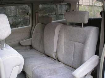 2004 Nissan Elgrand Pictures