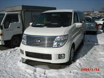 2004 Nissan Elgrand Photos